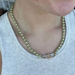 URBAN OUTFITTERS beaded faux pearl necklace with flower pendant